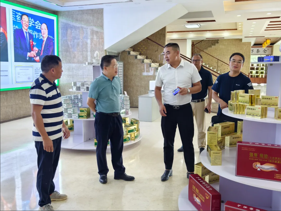  蒼梧縣人大常委會調研組一行蒞臨集團開展調研 