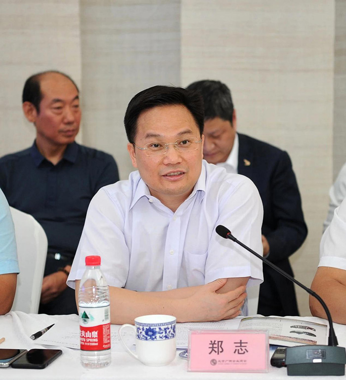 北京廣西企業(yè)商會(huì)會(huì)長(zhǎng)鄭志代表商會(huì)在會(huì)上致辭