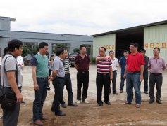 廣西食用菌協(xié)會到強(qiáng)壽生物科技公司進(jìn)行食用菌技術(shù)觀摩交流